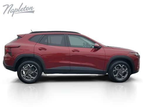Used 2025 Chevrolet Trax LT FWD image 6