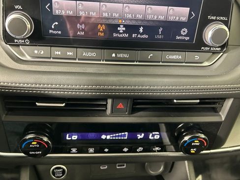 Used 2023 Nissan Rogue SV image 21