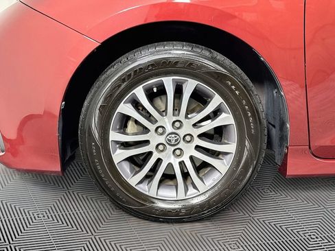 Used 2020 Toyota Sienna XLE FWD image 37