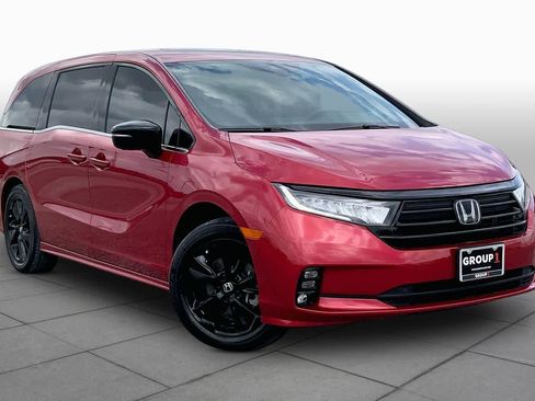 Used 2024 Honda Odyssey Sport image 3