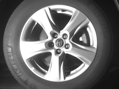 Used 2025 Toyota Highlander LE FWD image 13
