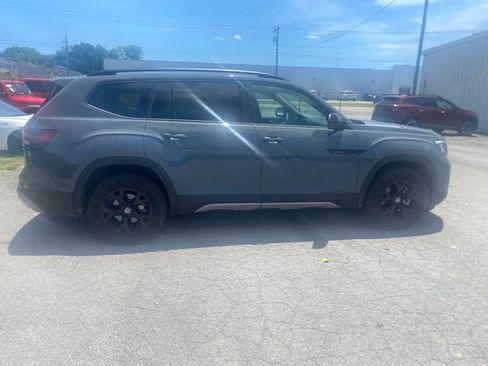 Used 2025 Volkswagen Atlas Peak Edition SE AWD/4WD image 4