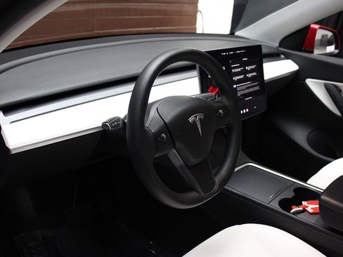 Used 2022 Tesla Model Y Long Range AWD/4WD image 31