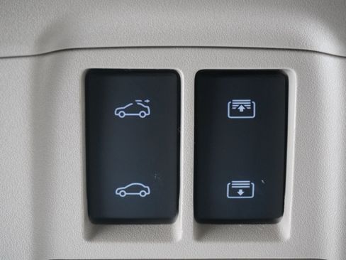 Used 2017 Buick Envision Essence FWD image 24