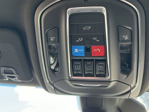 New 2025 Jeep Grand Cherokee Limited w/ Black Appearance Package image 25