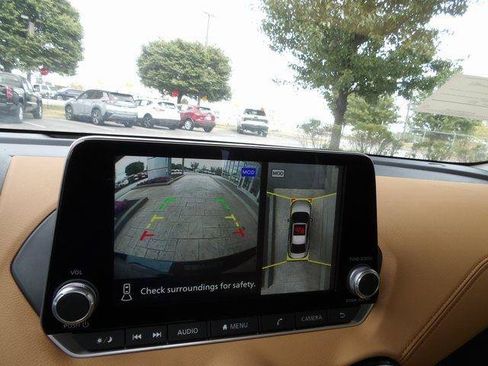 Used 2025 Nissan Sentra SV w/ SV Premium Package image 24