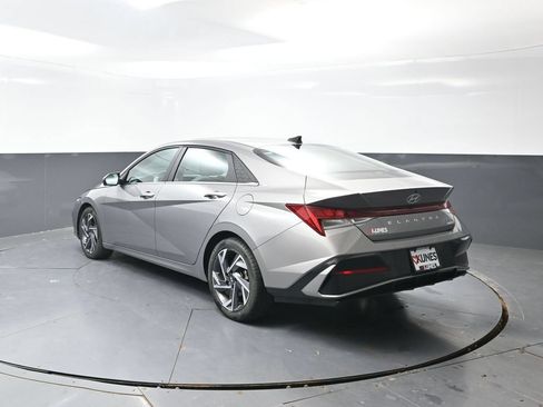 Used 2024 Hyundai Elantra Limited FWD image 11