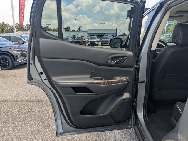Used 2023 GMC Acadia Denali w/ Denali Technology Package FWD image 25