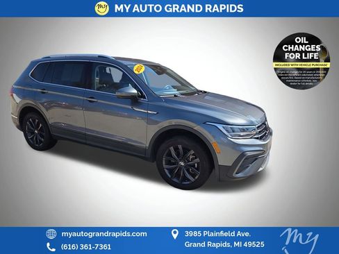 Used 2024 Volkswagen Tiguan SE AWD/4WD image 1