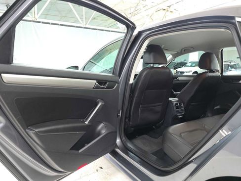 Used 2020 Volkswagen Passat 2.0T SE FWD image 15