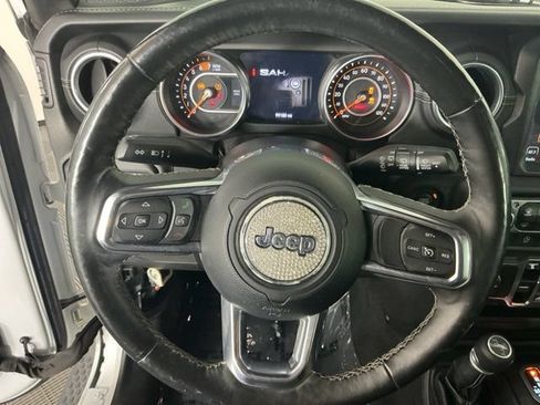 Used 2018 Jeep Wrangler Unlimited Sahara AWD/4WD image 16