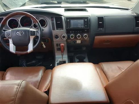 Used 2016 Toyota Sequoia Platinum image 16