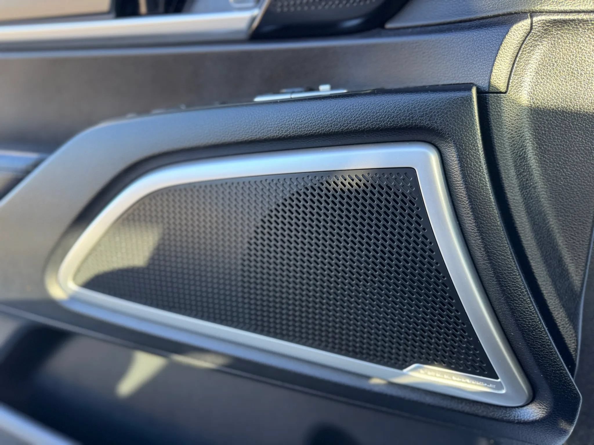 Used 2020 Kia Telluride S w/ S 8 Passenger Seating Package AWD/4WD image 23