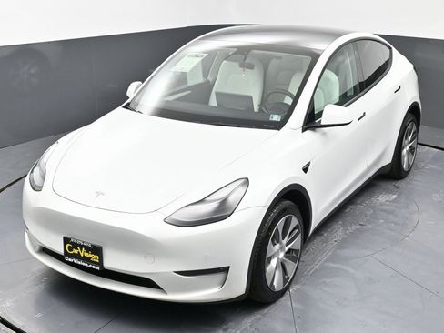 Used 2022 Tesla Model Y Long Range image 45