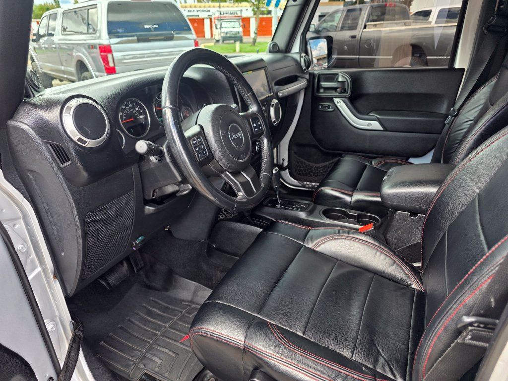 Used 2011 Jeep Wrangler Unlimited Sahara w/ Connectivity Group AWD/4WD image 10