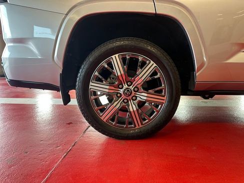 Used 2024 Toyota Sequoia Capstone AWD/4WD image 28