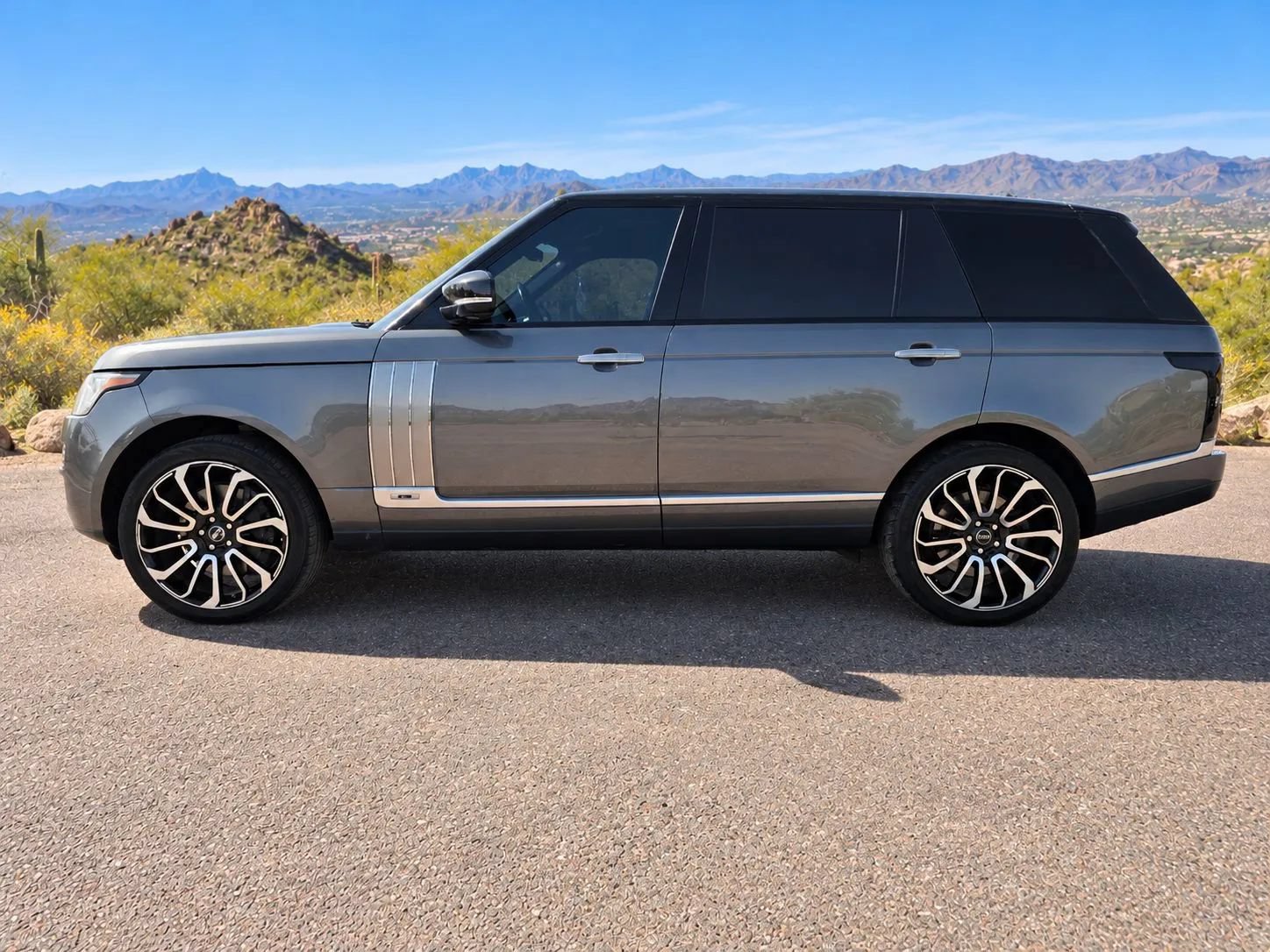 Used 2017 Land Rover Range Rover Long Wheelbase Supercharged AWD/4WD image 2