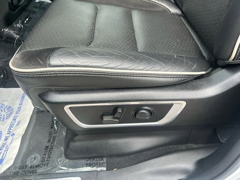 Used 2022 RAM 1500 Laramie w/ Off Road Group AWD/4WD image 12