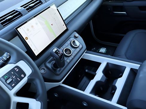 New 2025 Land Rover Defender 110 S AWD/4WD image 19