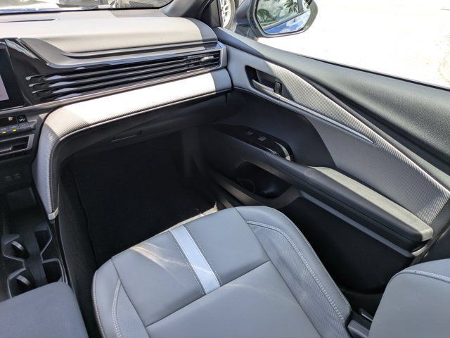 Used 2025 Toyota Camry SE w/ Convenience Package FWD image 16