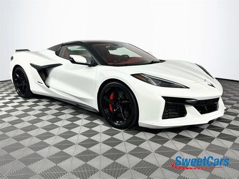 Used 2025 Chevrolet Corvette E-Ray AWD/4WD image 9