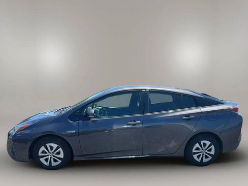 Used 2017 Toyota Prius Two w/ Prius Two Safety Plus Package FWD image 4