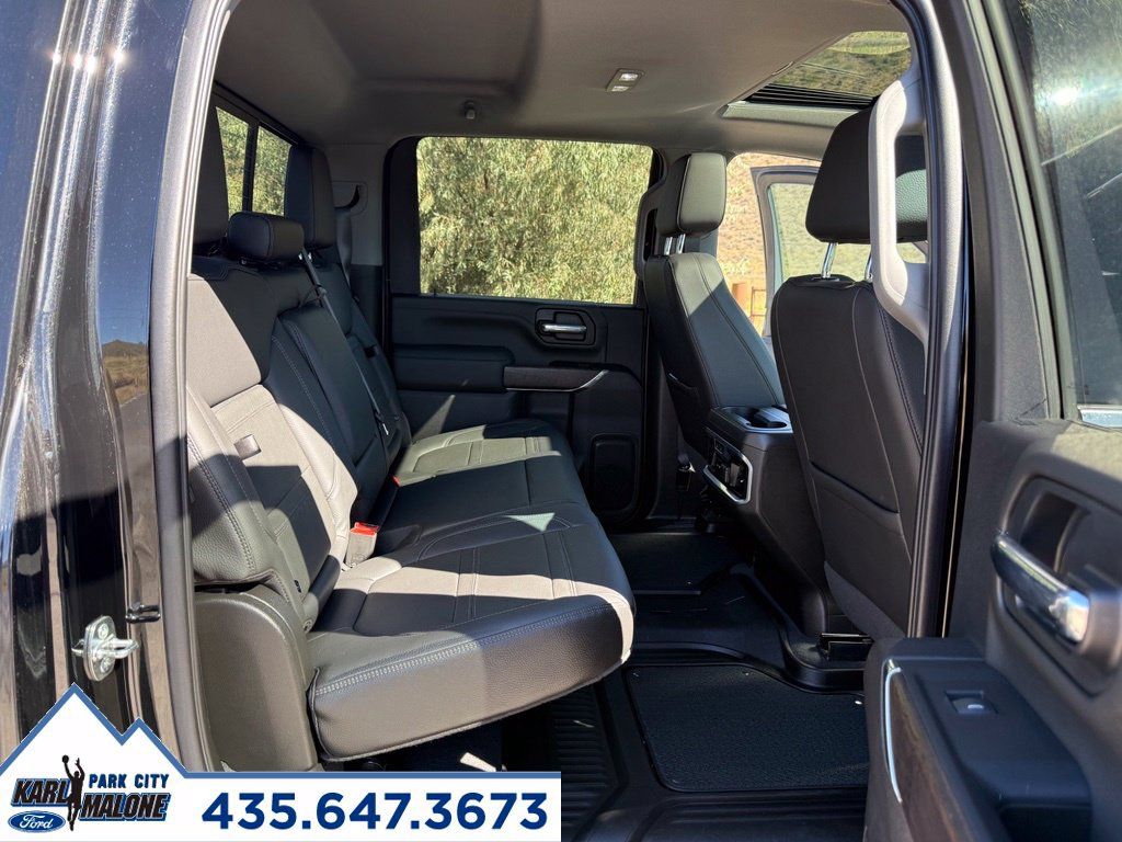 Used 2022 GMC Sierra 2500 Denali w/ Denali Black Diamond Edition AWD/4WD image 34