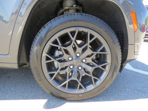 Used 2024 Jeep Grand Cherokee L Summit AWD/4WD image 10