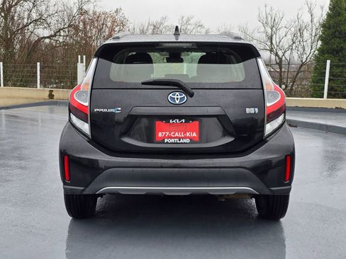 Used 2018 Toyota Prius C Two image 4