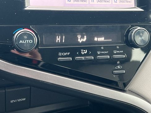 Used 2019 Toyota Camry SE image 16