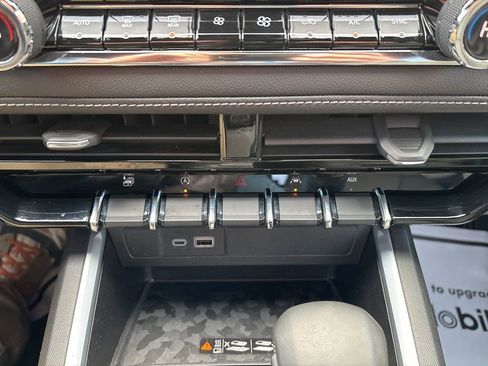 Used 2023 Chevrolet Colorado LT w/ LT Convenience Package III AWD/4WD image 23