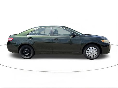 Used 2010 Toyota Camry LE FWD image 2