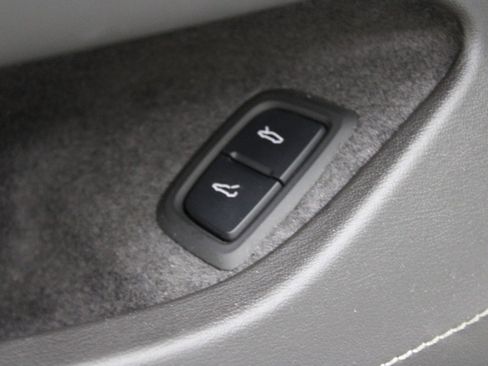 Used 2022 Chevrolet Corvette Stingray Coupe w/ 1LT image 23