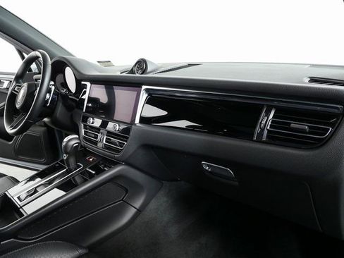 Certified 2023 Porsche Macan image 24