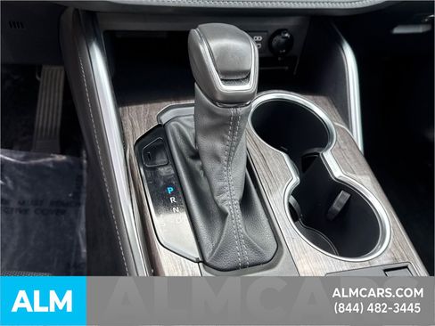 Used 2024 Toyota Highlander Limited image 37