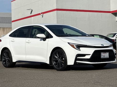 Certified 2024 Toyota Corolla SE FWD image 5