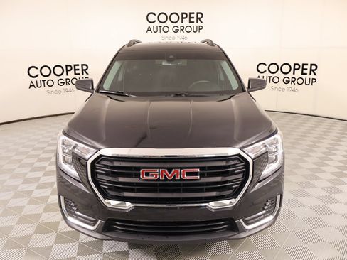 Used 2024 GMC Terrain SLE w/ Driver Convenience Package FWD image 9