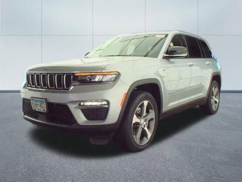 Used 2023 Jeep Grand Cherokee 4WD 4xe image 3