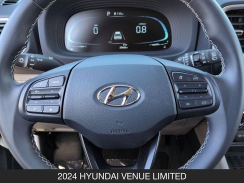 Used 2024 Hyundai Venue Limited image 12