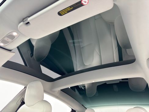 Used 2022 Tesla Model 3 Long Range image 11