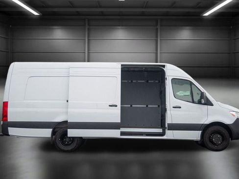 Used 2025 Mercedes-Benz Sprinter 4500 image 7
