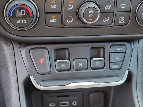 Used 2021 GMC Terrain SLT image 17