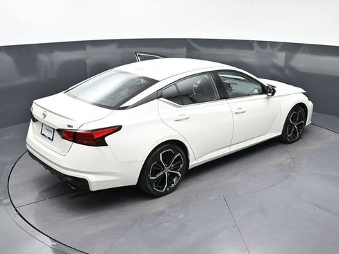 Used 2024 Nissan Altima 2.5 SR image 14