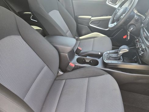 Used 2025 Kia Soul LX w/ LX Technology Package FWD image 19