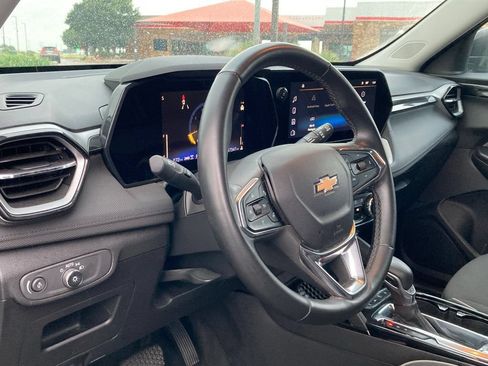 Used 2024 Chevrolet TrailBlazer LT w/ Convenience Package AWD/4WD image 9
