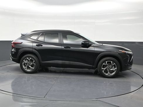 Used 2025 Chevrolet Trax LT w/ Driver Confidence Package FWD image 6