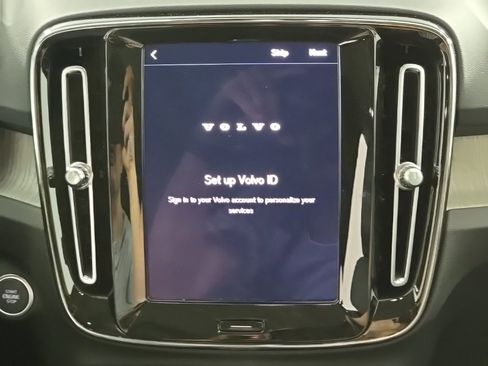 Used 2024 Volvo XC40 B5 Ultimate w/ Climate Package image 20