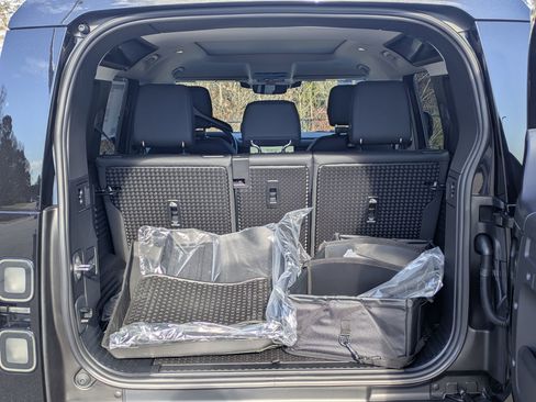 New 2026 Land Rover Defender 110 S image 28