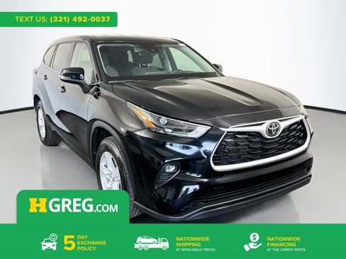Used 2025 Toyota Highlander LE FWD image 1