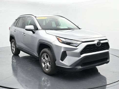 Used 2023 Toyota RAV4 XLE AWD/4WD image 2